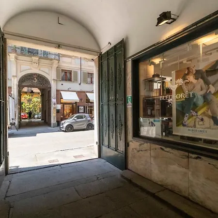 Guesthost - Piazza San Carlo Comfy X4 * Турин